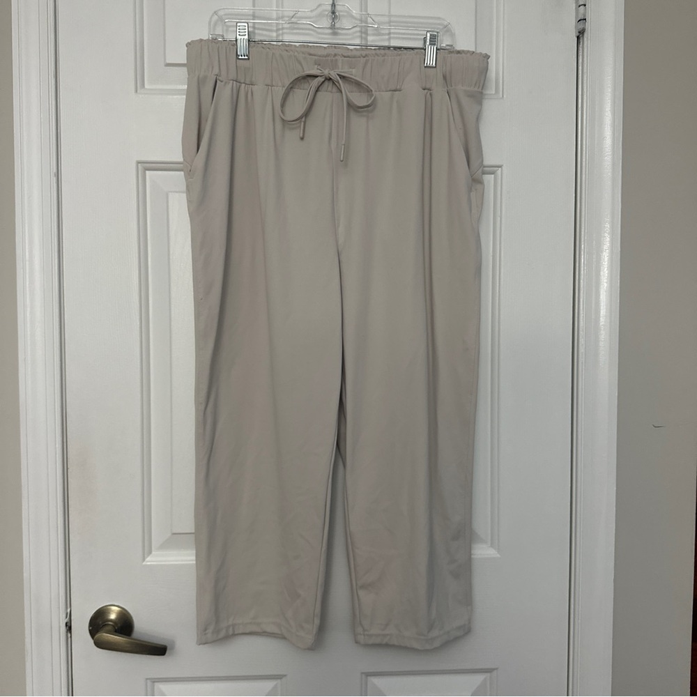 32 Degrees Light Beige Draw String Light Weight Jogger Pants
